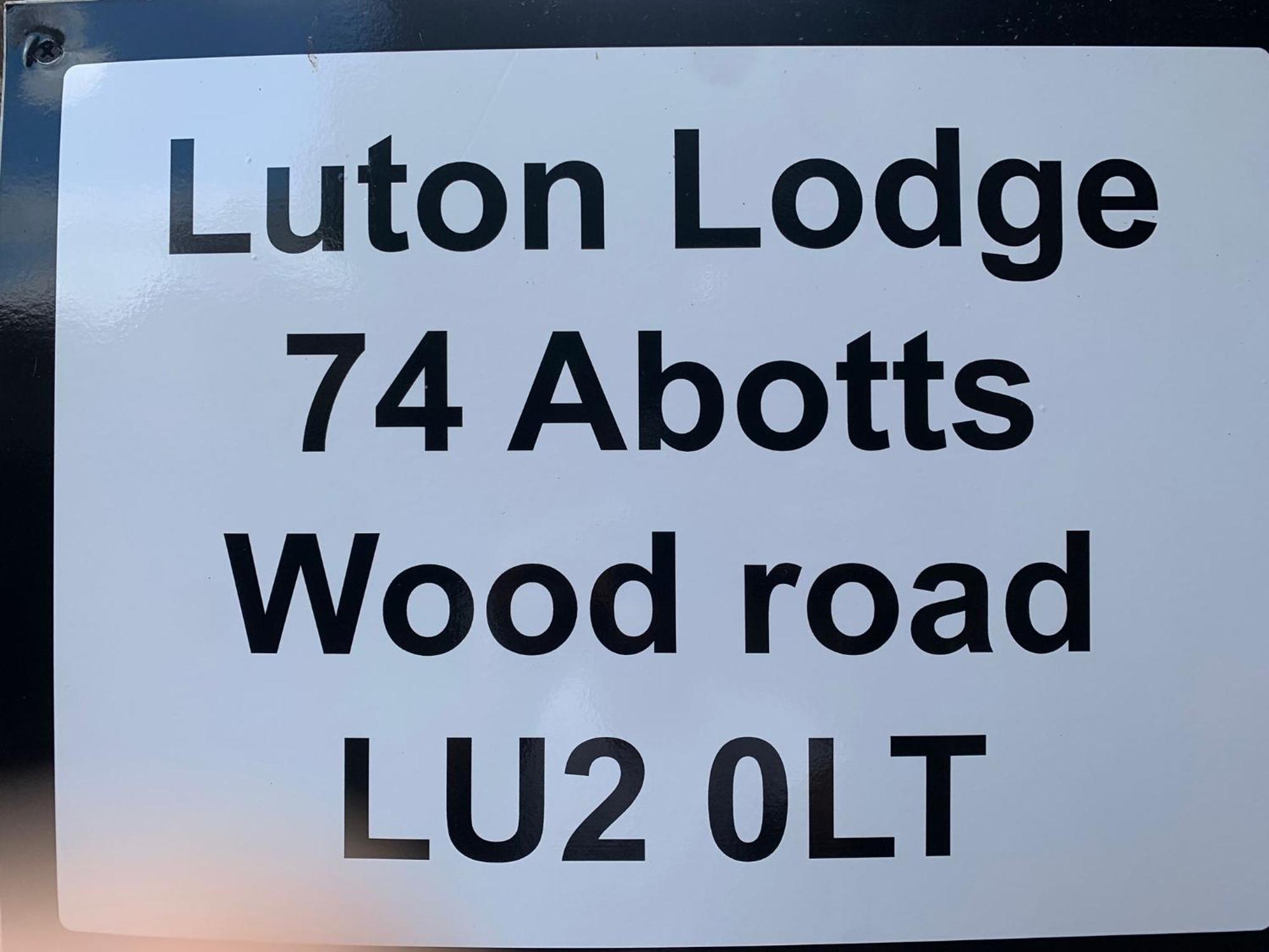 Luton Lodge - Newly Renovated Ideal For Short Stay, Close To Airport Train Station, Free Parking Off Street , Luxury Comfort In Low Price Exterior photo