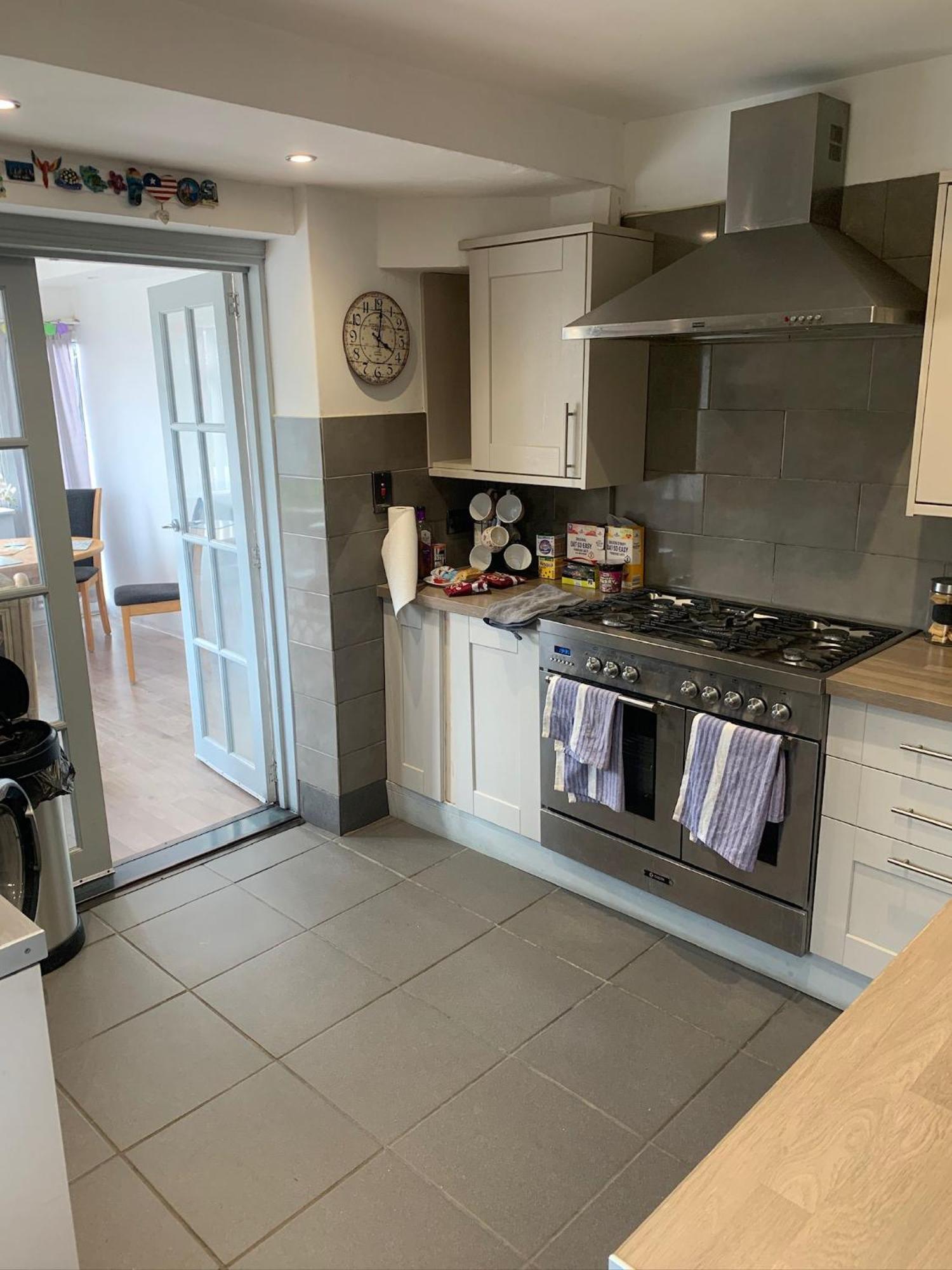Luton Lodge - Newly Renovated Ideal For Short Stay, Close To Airport Train Station, Free Parking Off Street , Luxury Comfort In Low Price Exterior photo