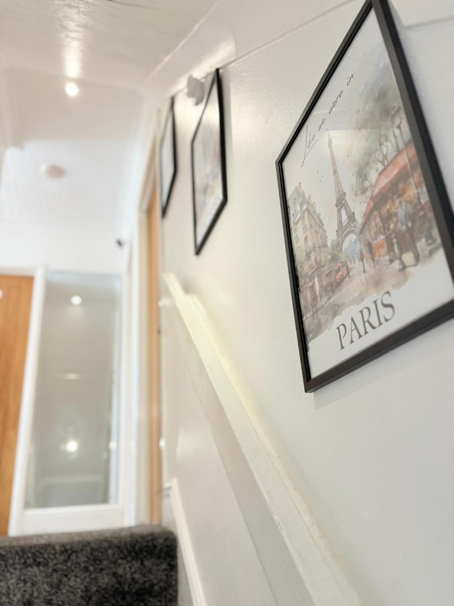 Luton Lodge - Newly Renovated Ideal For Short Stay, Close To Airport Train Station, Free Parking Off Street , Luxury Comfort In Low Price Exterior photo