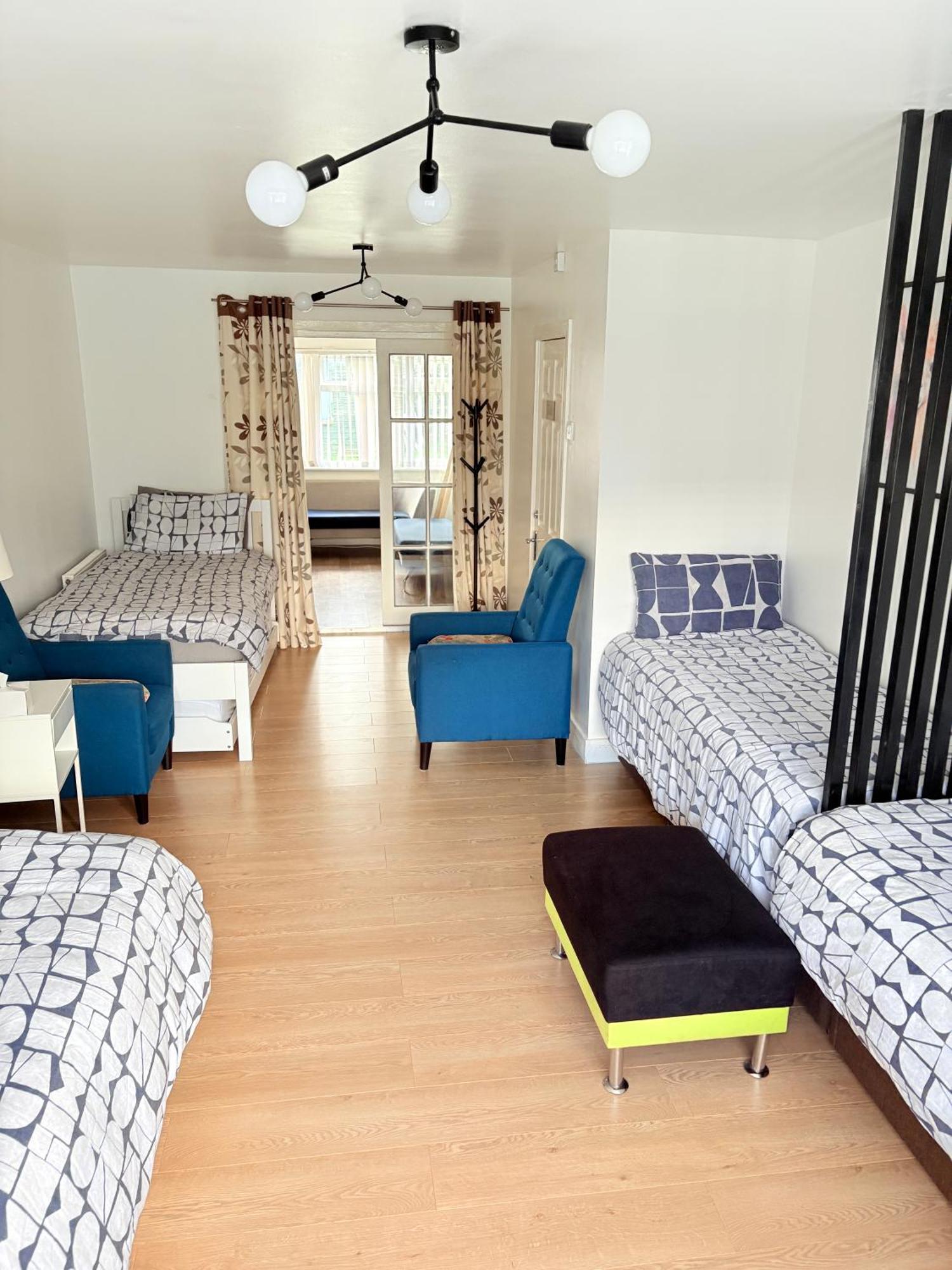 Luton Lodge - Newly Renovated Ideal For Short Stay, Close To Airport Train Station, Free Parking Off Street , Luxury Comfort In Low Price Exterior photo