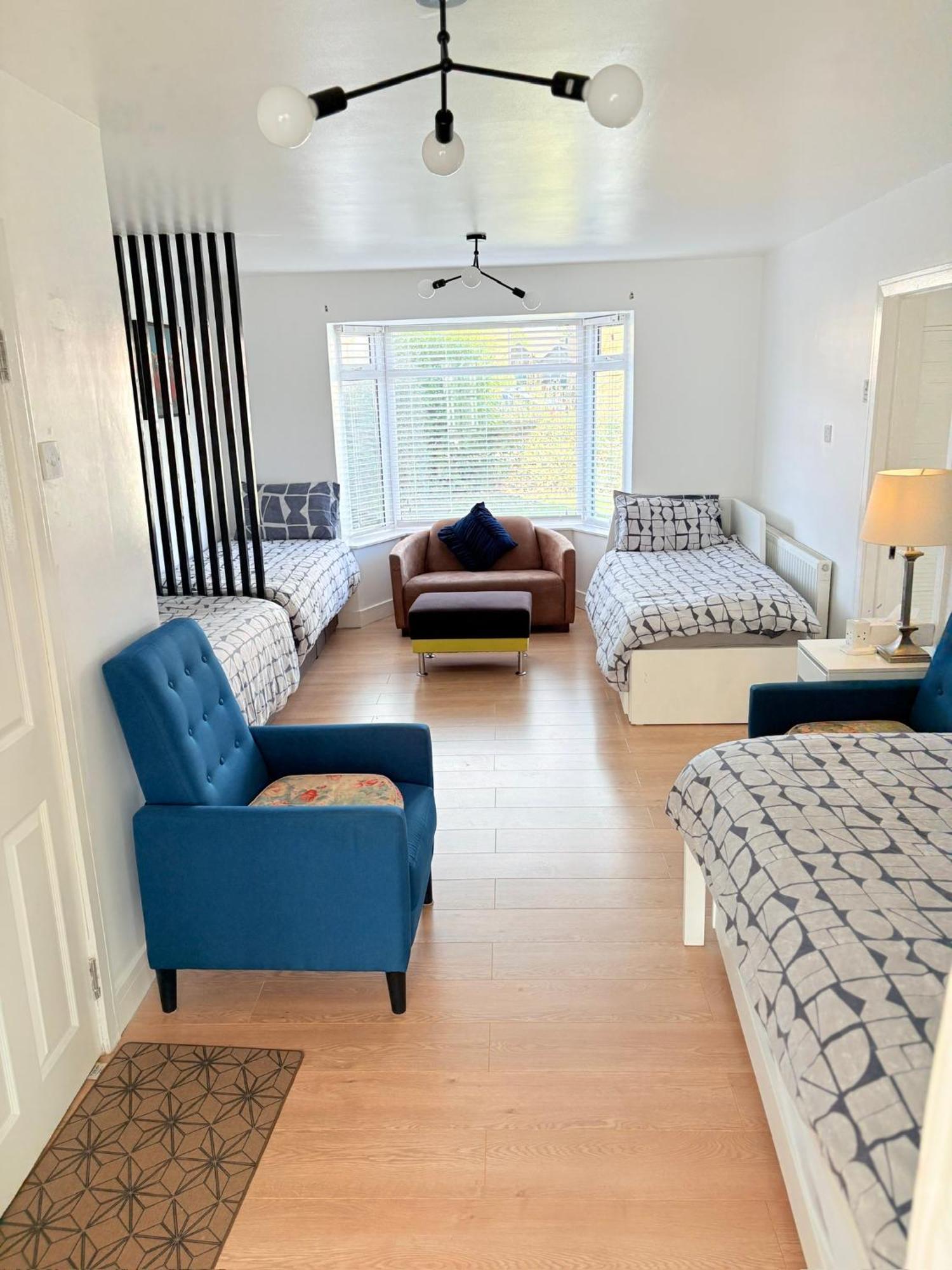 Luton Lodge - Newly Renovated Ideal For Short Stay, Close To Airport Train Station, Free Parking Off Street , Luxury Comfort In Low Price Exterior photo