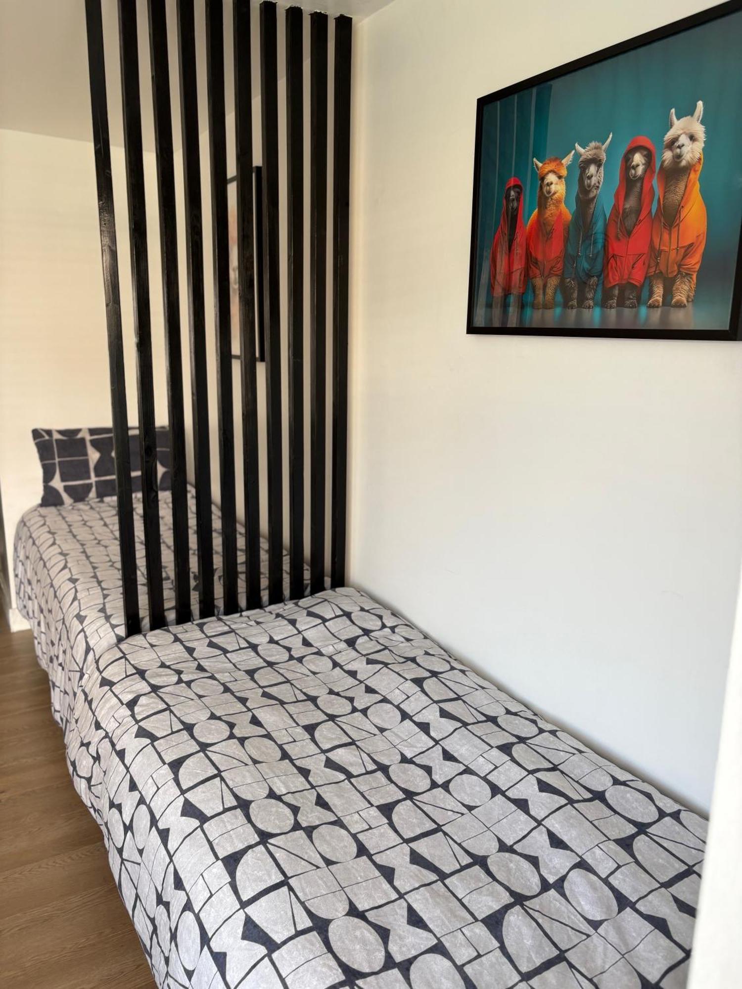 Luton Lodge - Newly Renovated Ideal For Short Stay, Close To Airport Train Station, Free Parking Off Street , Luxury Comfort In Low Price Exterior photo